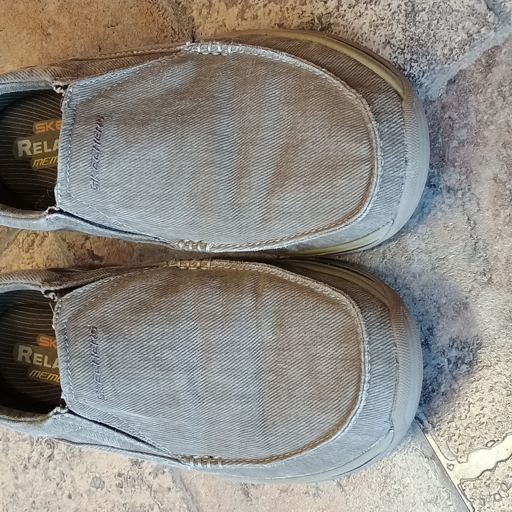 Skechers Relaxed Fit Memory Foam shoes size 7.5 - Picture 2 of 10